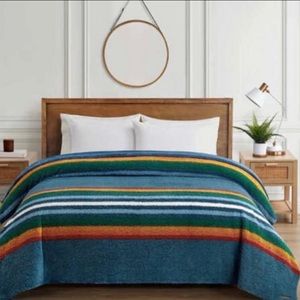 NEW never opened!Beautiful Pendleton Sherpa King Blanket big & ultra snuggly.!